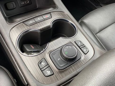 Certified 2023 GMC Acadia SLT image 13