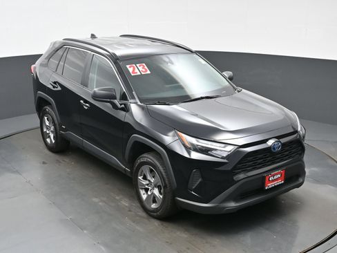 Used 2023 Toyota RAV4 LE AWD/4WD image 32