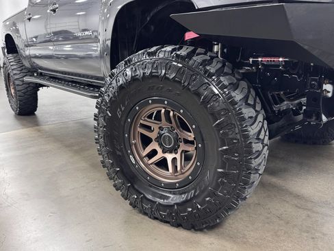 Used 2014 Toyota Tacoma 4x4 Double Cab w/ TRD Sport Package image 20