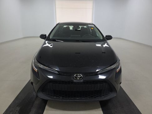 Used 2021 Toyota Corolla LE FWD image 2