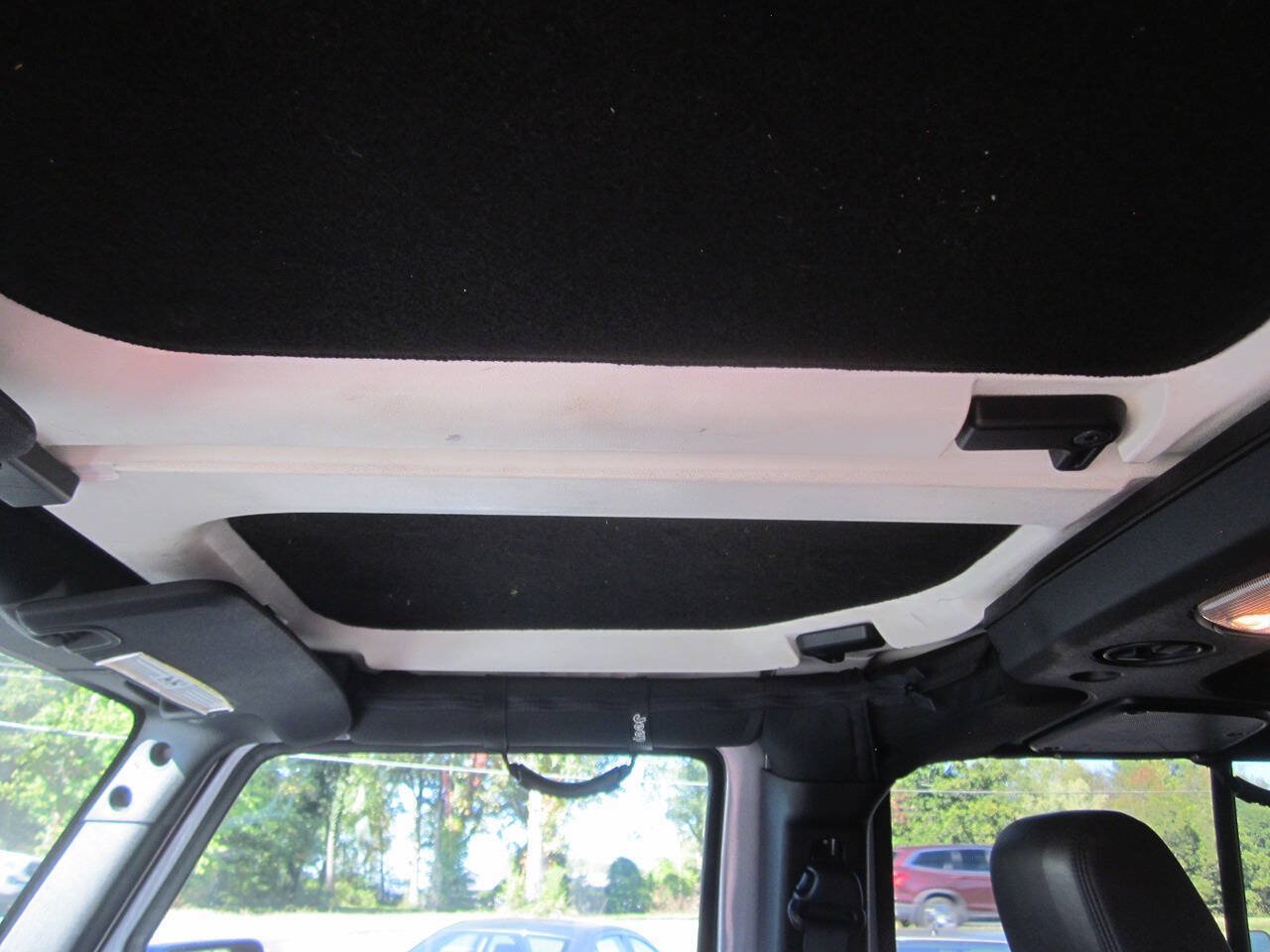 Used 2016 Jeep Wrangler Unlimited Rubicon w/ Max Tow Package AWD/4WD image 29