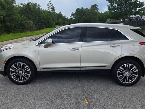 Used 2017 Cadillac XT5 Premium Luxury FWD image 2
