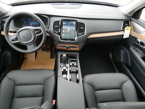 New 2025 Volvo XC90 B6 Plus w/ Protection Package Premier image 7