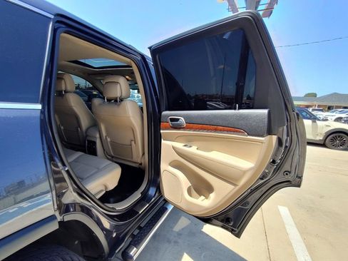 Used 2013 Jeep Grand Cherokee Limited w/ Mopar Chrome Edition Group RWD image 36