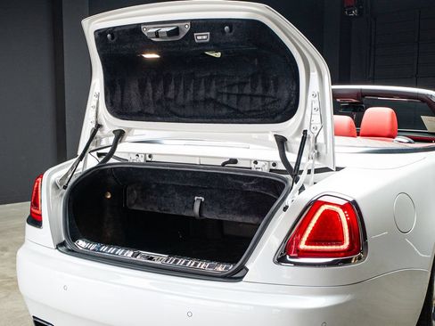 Used 2016 Rolls-Royce Dawn RWD image 52