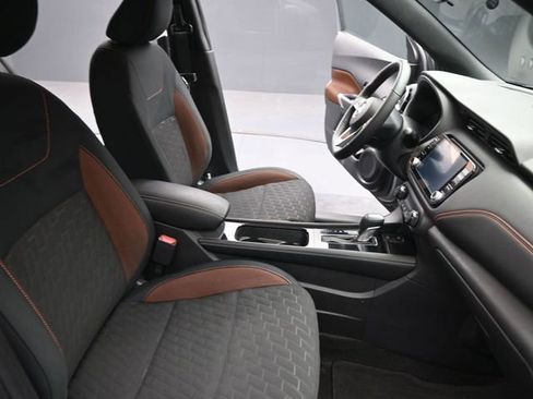 Used 2023 Nissan Kicks SR w/ Exterior Package image 24