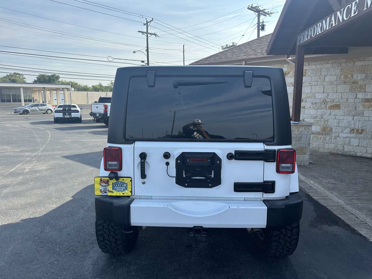 Used 2016 Jeep Wrangler Unlimited Sahara w/ Max Tow Package AWD/4WD image 4
