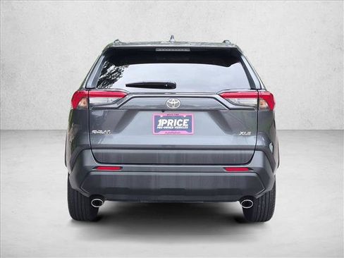 Used 2020 Toyota RAV4 XLE w/ Convenience Package FWD image 7