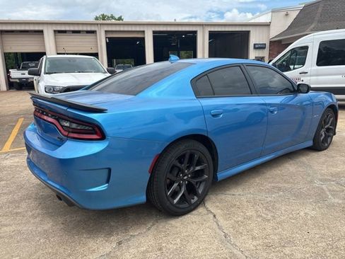 Used 2019 Dodge Charger R/T w/ Blacktop Package RWD image 2