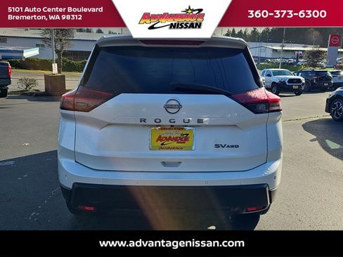 Used 2024 Nissan Rogue SV image 4