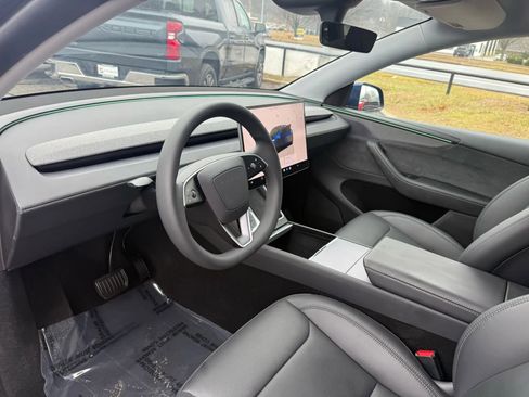 Used 2026 Tesla Model Y Long Range RWD image 13