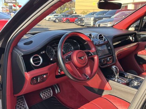 Used 2017 Bentley Bentayga AWD/4WD image 56