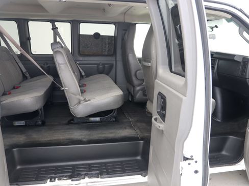 Used 2017 Chevrolet Express 3500 LT w/ LT Preferred Equipment Group RWD image 14