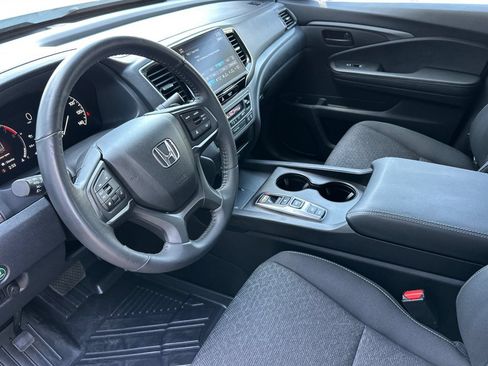 Used 2025 Honda Ridgeline Sport image 11