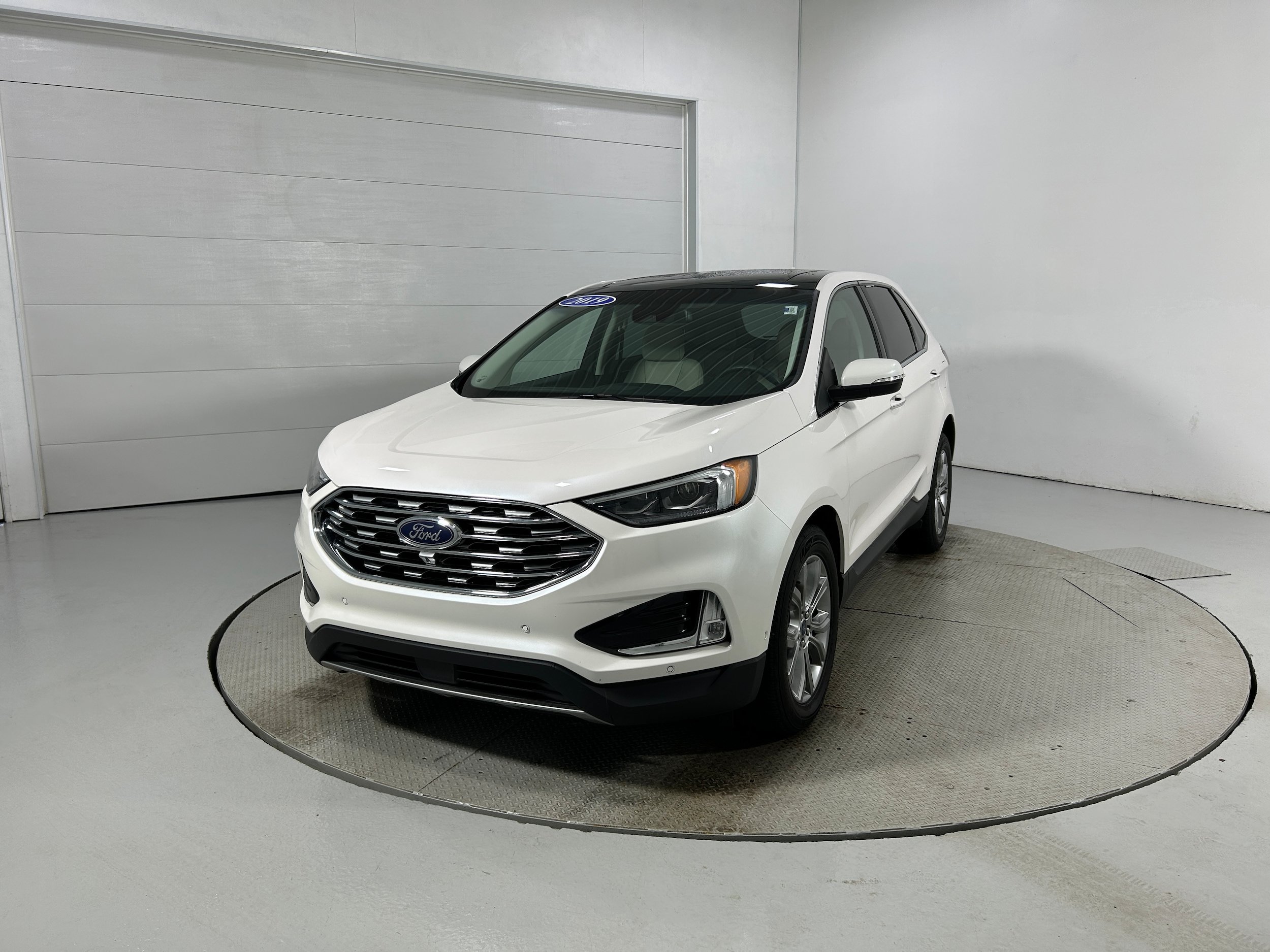 Used 2019 Ford Edge Titanium w/ Equipment Group 301A AWD/4WD image 22