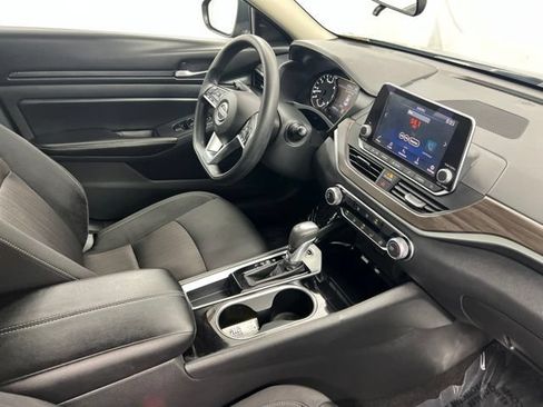 Used 2024 Nissan Altima 2.5 SV FWD image 24