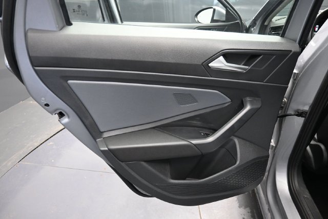 Used 2025 Volkswagen Jetta SE FWD image 31