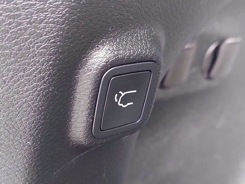 Certified 2019 Jeep Cherokee Limited image 28