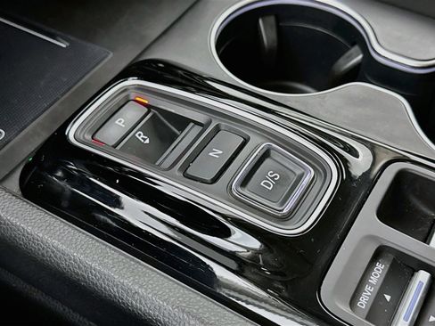 Certified 2024 Honda Pilot Touring image 17