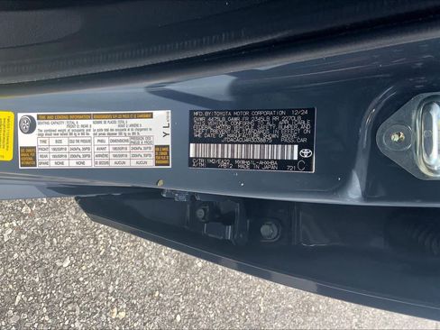 Used 2024 Toyota Prius Prime Premium FWD image 32