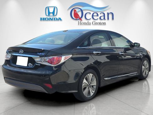 Used 2014 Hyundai Sonata Limited w/ Panoramic Sunroof Package 02 FWD image 3