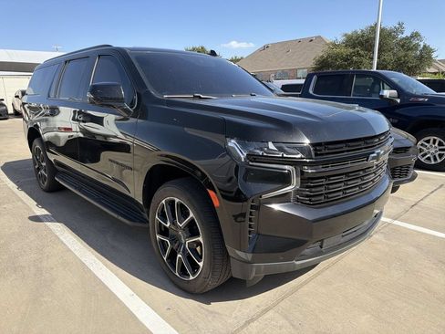 Used 2024 Chevrolet Suburban RST w/ Luxury Package RWD image 2