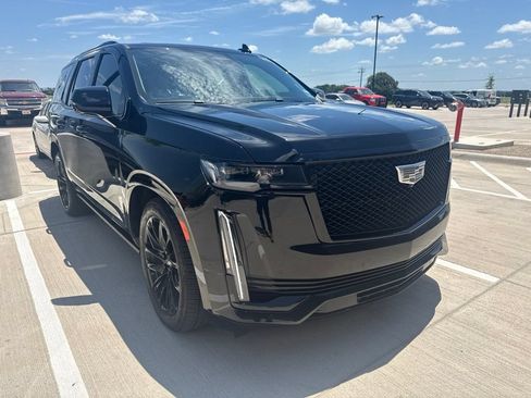 Used 2023 Cadillac Escalade Sport Platinum w/ LPO, ONYX Package AWD/4WD image 4