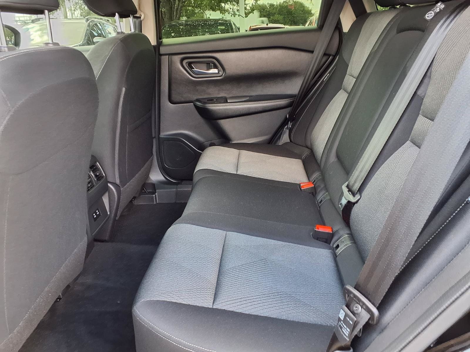 Used 2024 Nissan Rogue SV FWD image 18