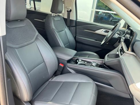 Used 2025 Ford Explorer Active w/ Active Comfort Package image 15