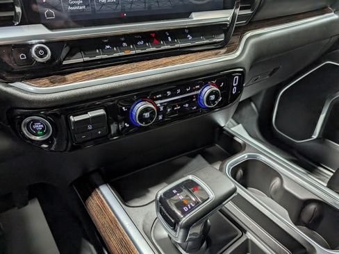 Used 2025 GMC Sierra 1500 Elevation image 25