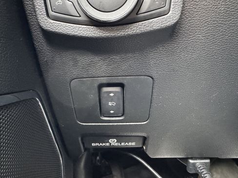 Used 2019 Ford F250 Lariat w/ Chrome Package image 23