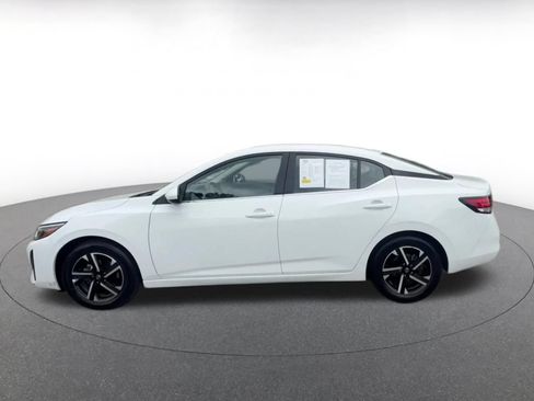 Used 2025 Nissan Sentra SV FWD image 9