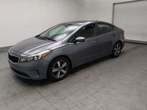 Used 2018 Kia Forte S image 2