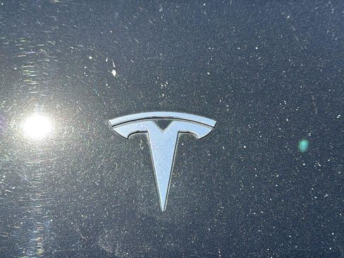 Used 2023 Tesla Model Y Long Range AWD/4WD image 3
