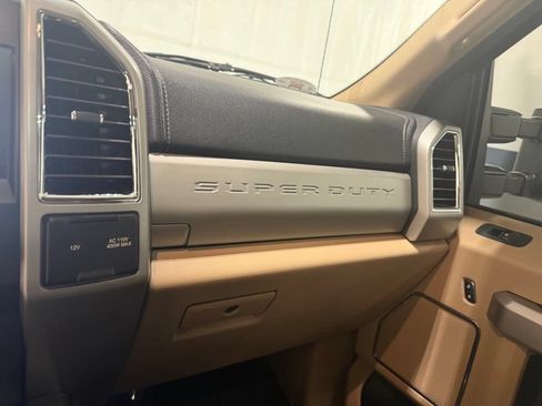 Used 2018 Ford F250 Lariat w/ Lariat Ultimate Package AWD/4WD image 34