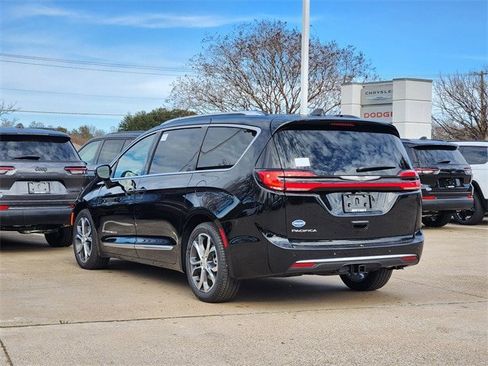 New 2026 Chrysler Pacifica Pinnacle image 4