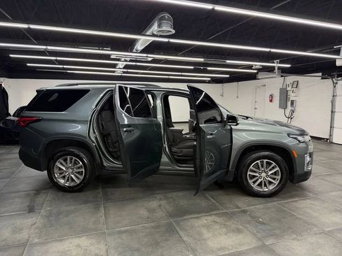 Used 2022 Chevrolet Traverse LT FWD image 41