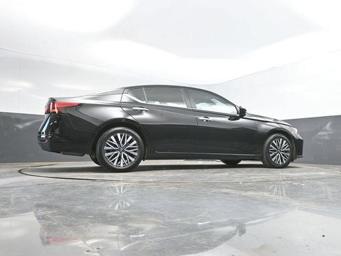 Used 2025 Nissan Altima 2.5 SV FWD image 38