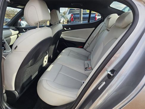 Used 2024 Genesis G70 2.5T image 17