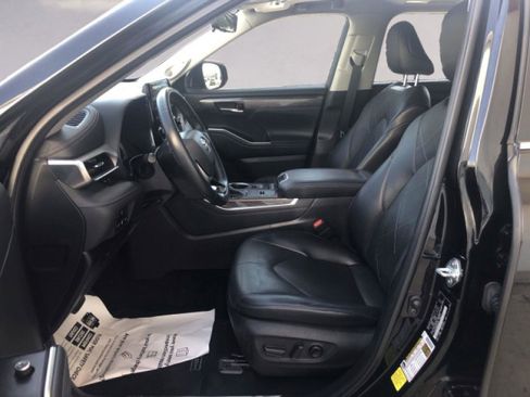 Used 2022 Toyota Highlander Platinum image 9