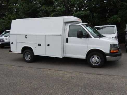 Used 2015 Chevrolet Express 3500 RWD image 7