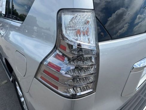 Used 2018 Lexus GX 460 Premium w/ Premium Package AWD/4WD image 10