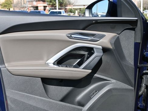 Used 2025 Audi Q5 Premium w/ Convenience Package image 16