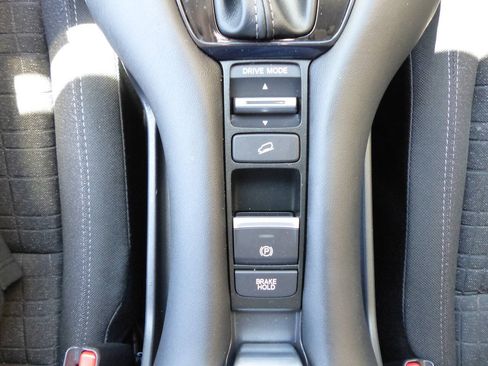 Used 2025 Honda HR-V LX image 31