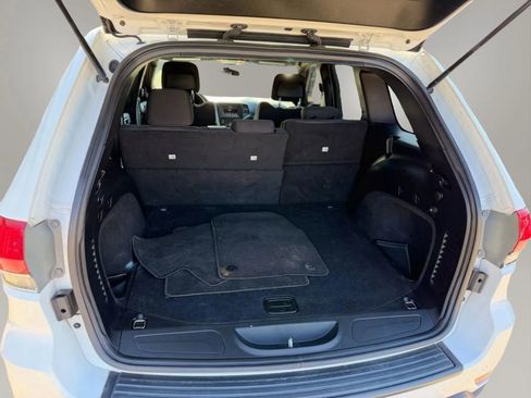 Used 2018 Jeep Grand Cherokee Laredo image 15