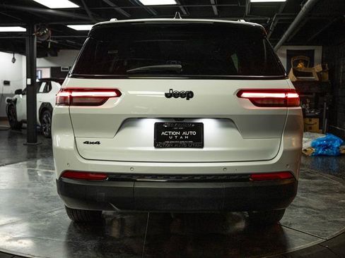 Used 2024 Jeep Grand Cherokee L Laredo image 6