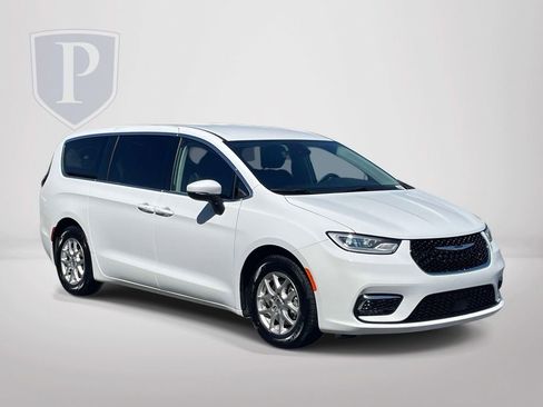 Certified 2023 Chrysler Pacifica Touring-L FWD image 1