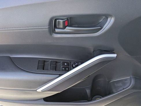 Used 2025 Toyota Corolla Cross LE FWD image 18