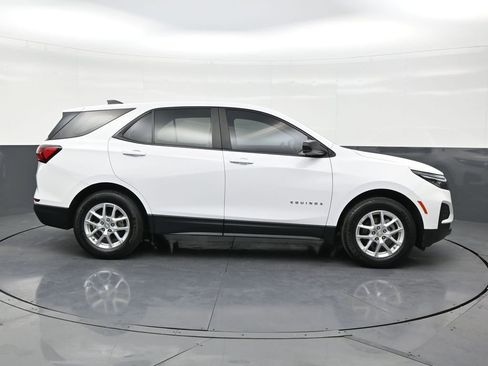 Used 2023 Chevrolet Equinox LS image 6