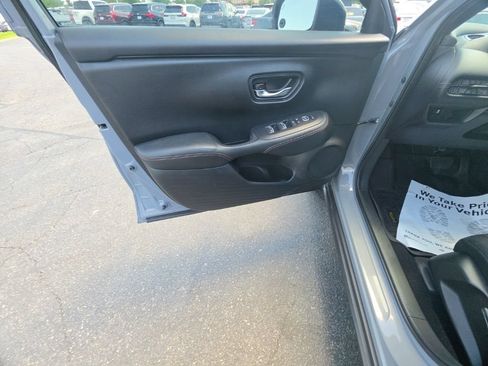 Used 2024 Honda HR-V Sport image 12
